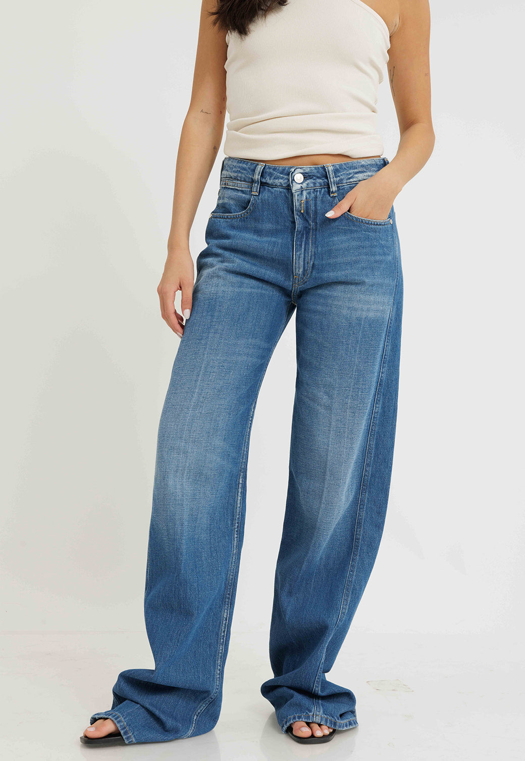 ג׳ינס MELJA רחב לנשים בצבע כחול בינוני