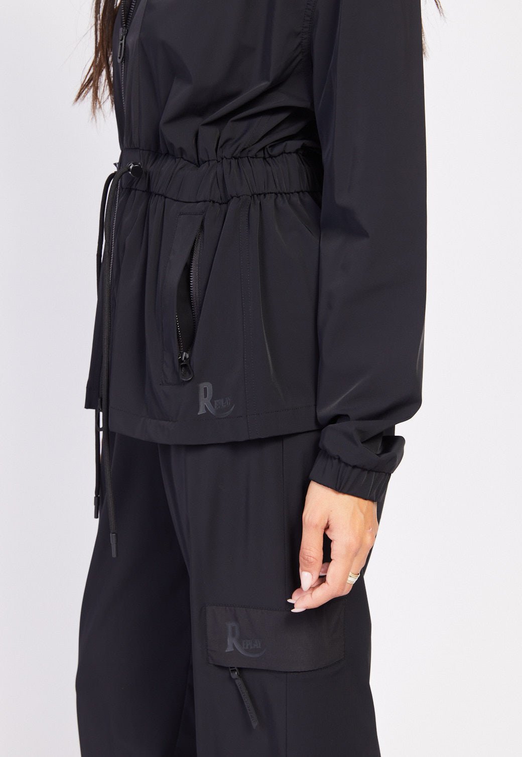 ג'קט ניילון מרוכסן נשים - Replay