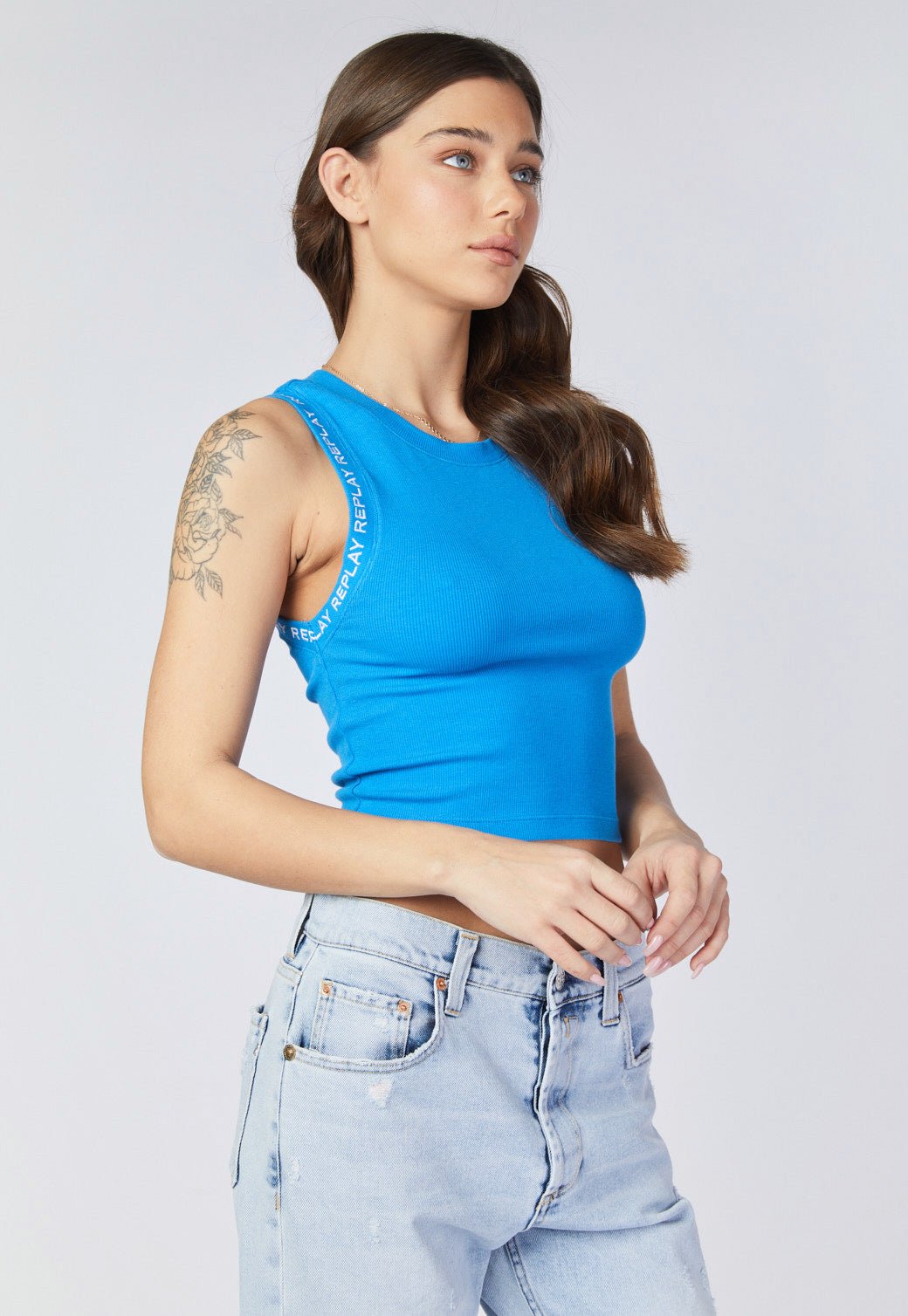 גופיית קרופ צמודה לוגו סטריפ נשים - Replay