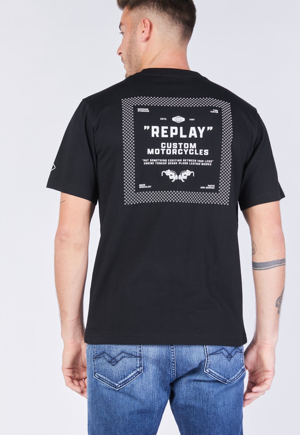 טי שירט קצרה עם הדפס בגב גברים - Replay