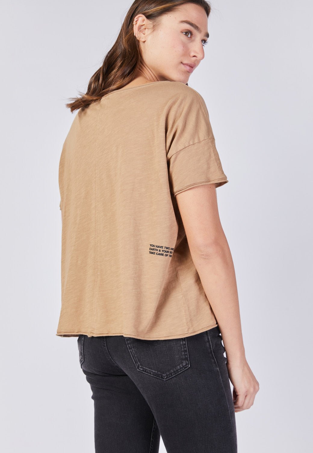 טי שירט קצרה עם מפתח צוואר גזור נשים - Replay