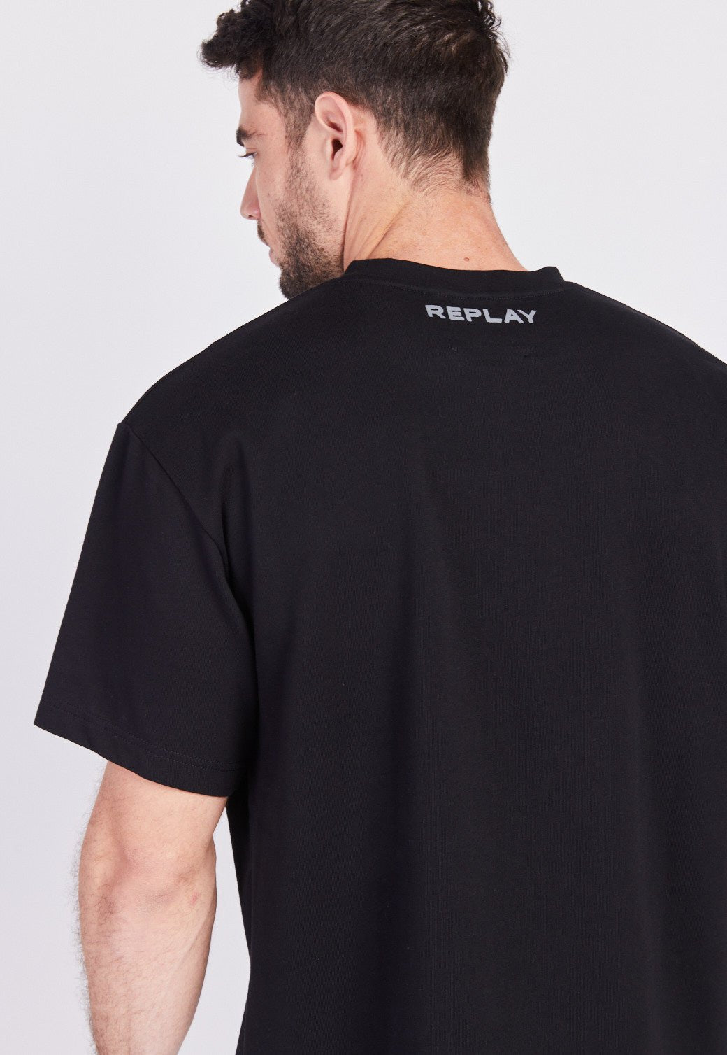 טי שירט קצרה רחבה עם הדפס בחזית גברים - Replay