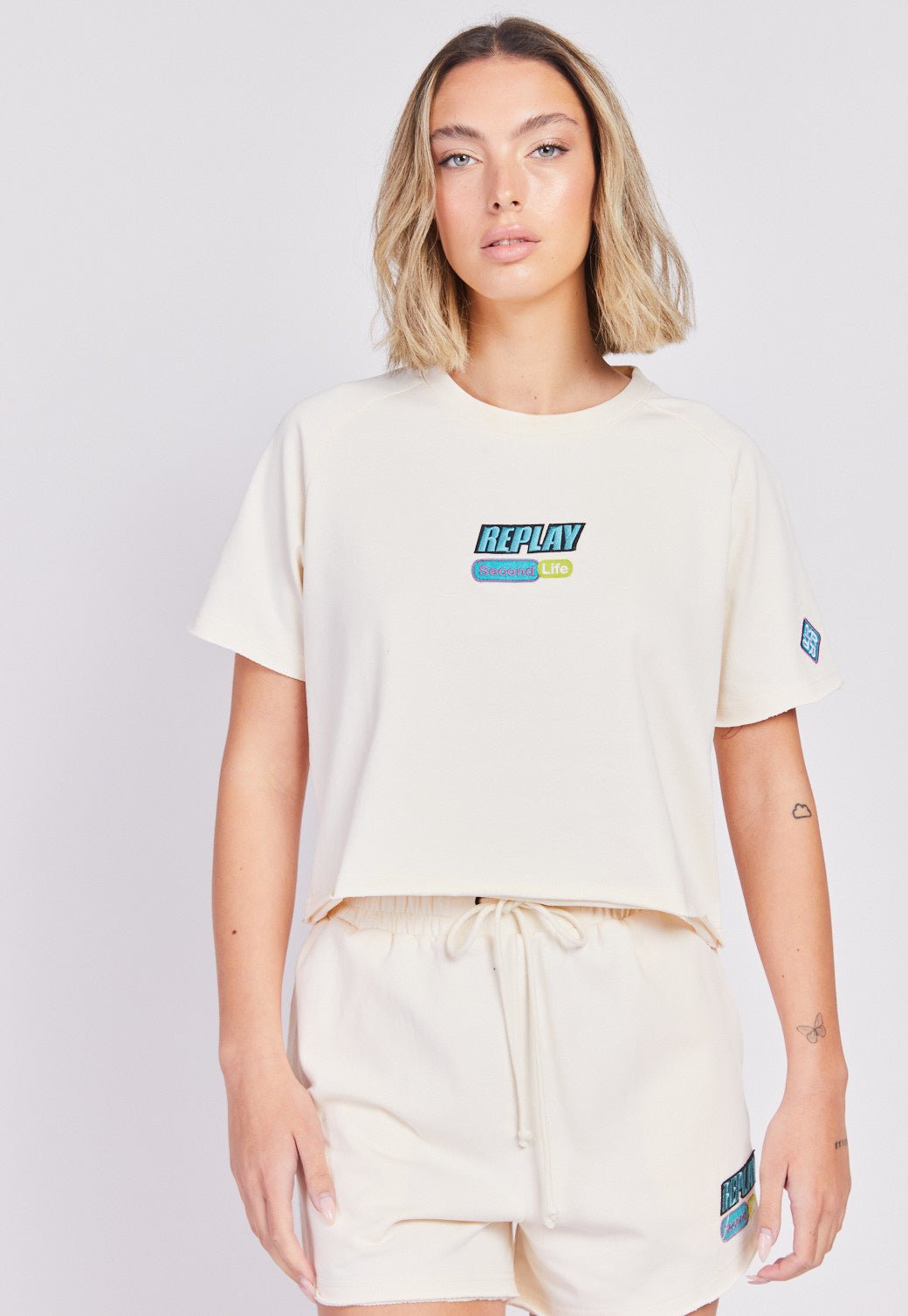 טי שירט קצרה רגלן לוגו נשים - Replay