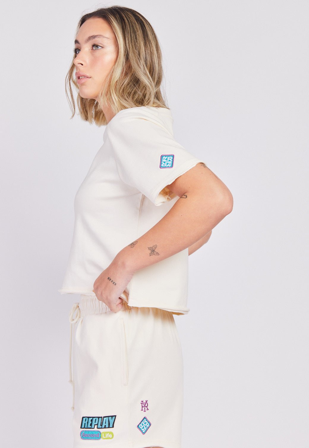 טי שירט קצרה רגלן לוגו נשים - Replay