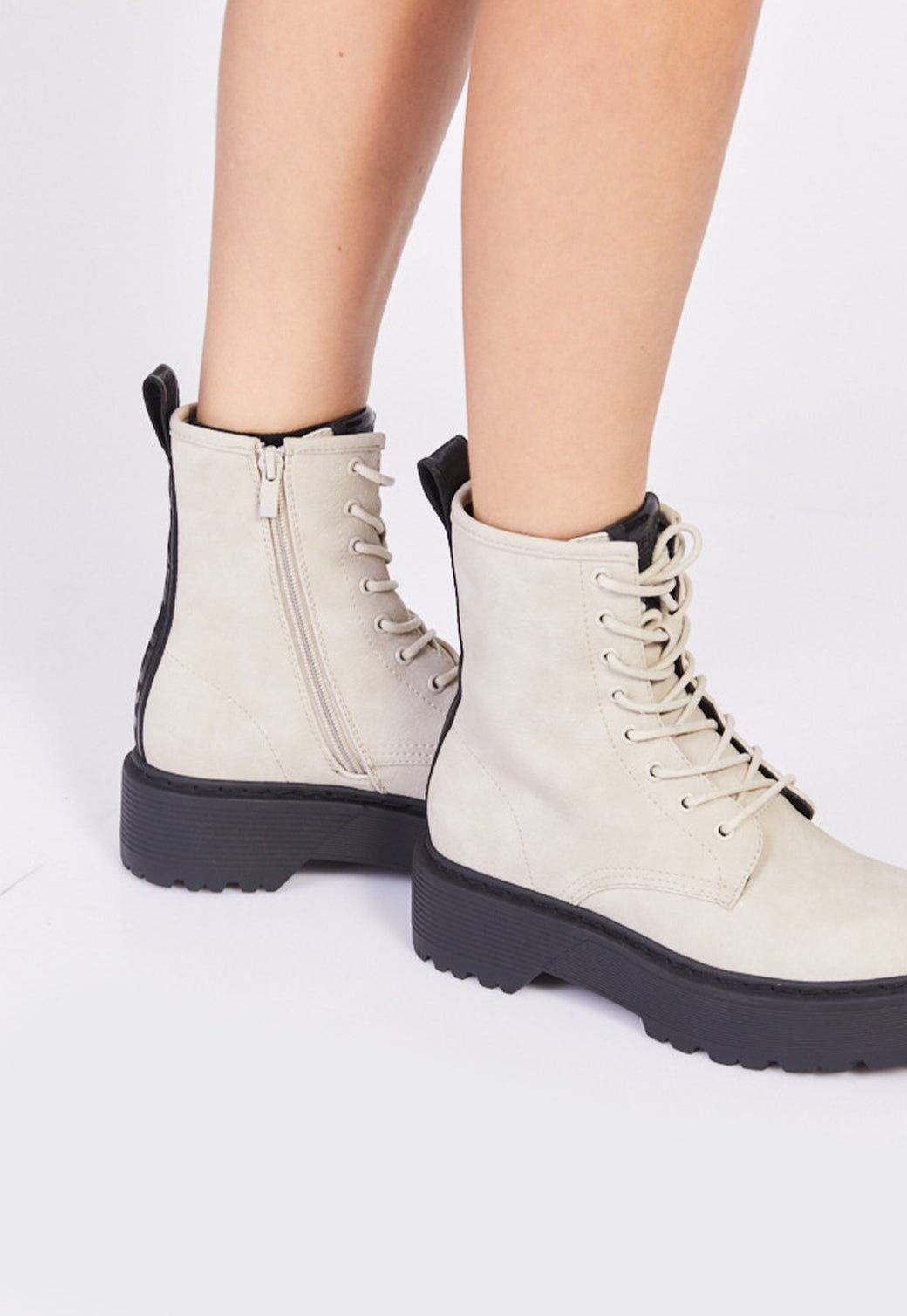 מגפון LUISA NUBUK 2 נשים - Replay