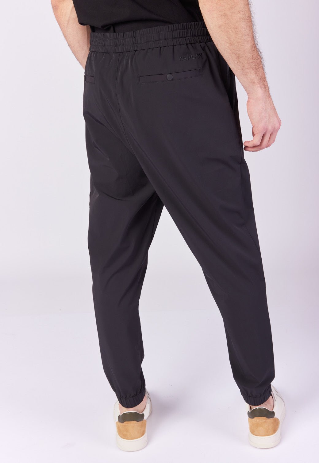 מכנסי טרנינג ארוכים מבד ניילון בצבע שחור גברים - Replay