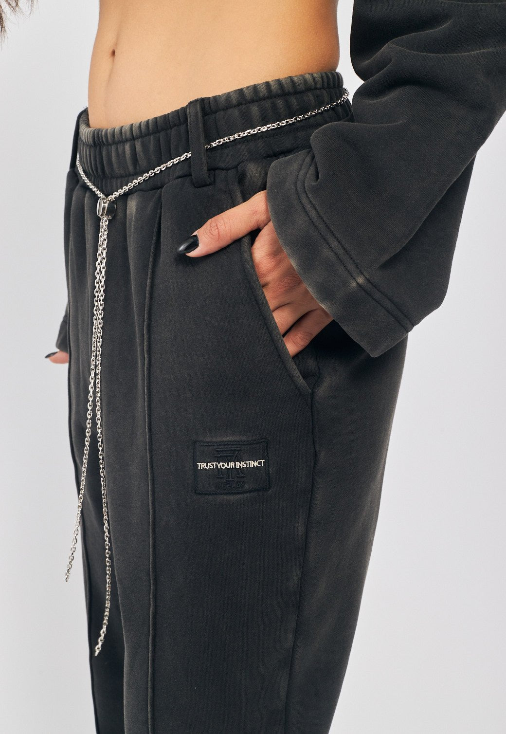 מכנסי טרנינג עם שרשרת בחגורה נשים - Replay