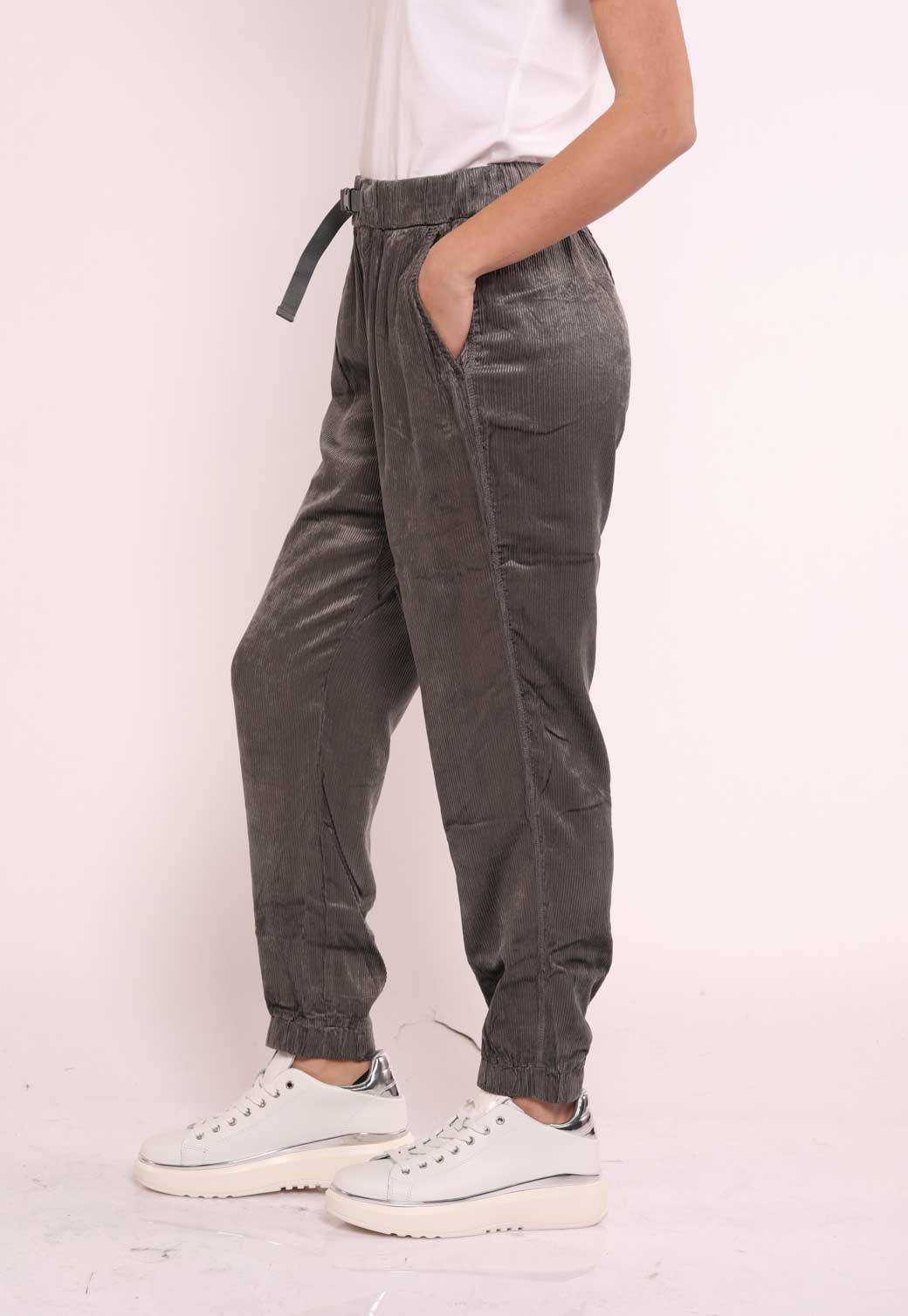 מכנסיים ארוכים עם חגורה וגומי בקרסול נשים - Replay