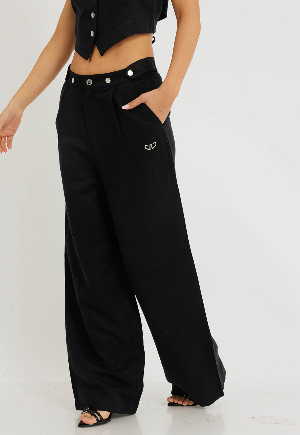 מכנסיים ארוכים לנשים מבד פשתן בצבע שחור