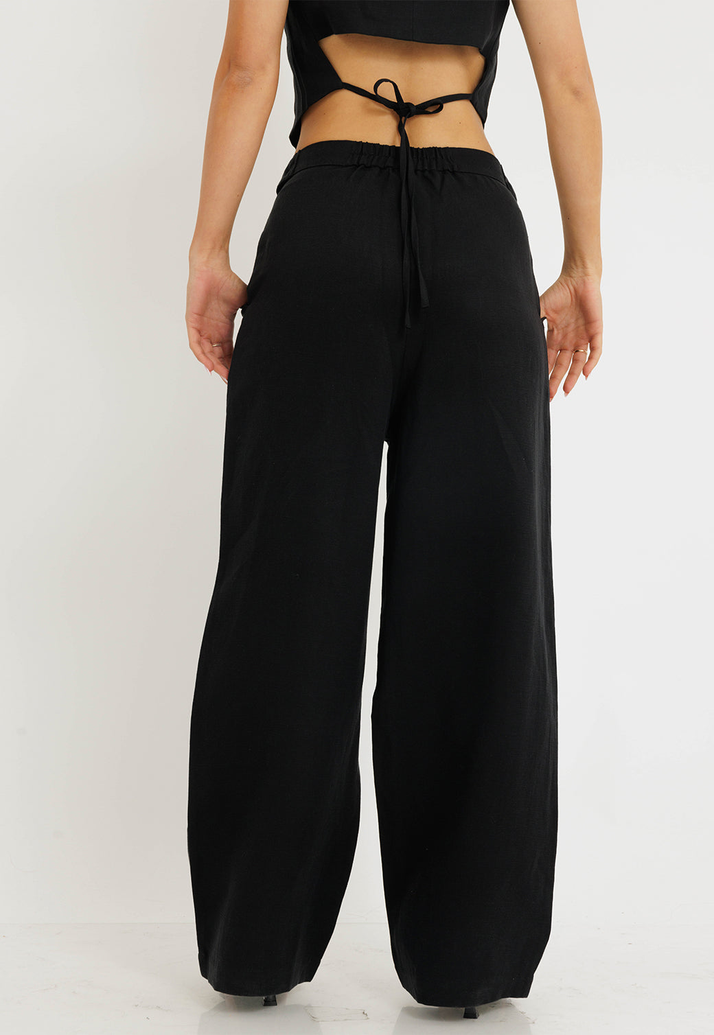 מכנסיים ארוכים לנשים מבד פשתן בצבע שחור