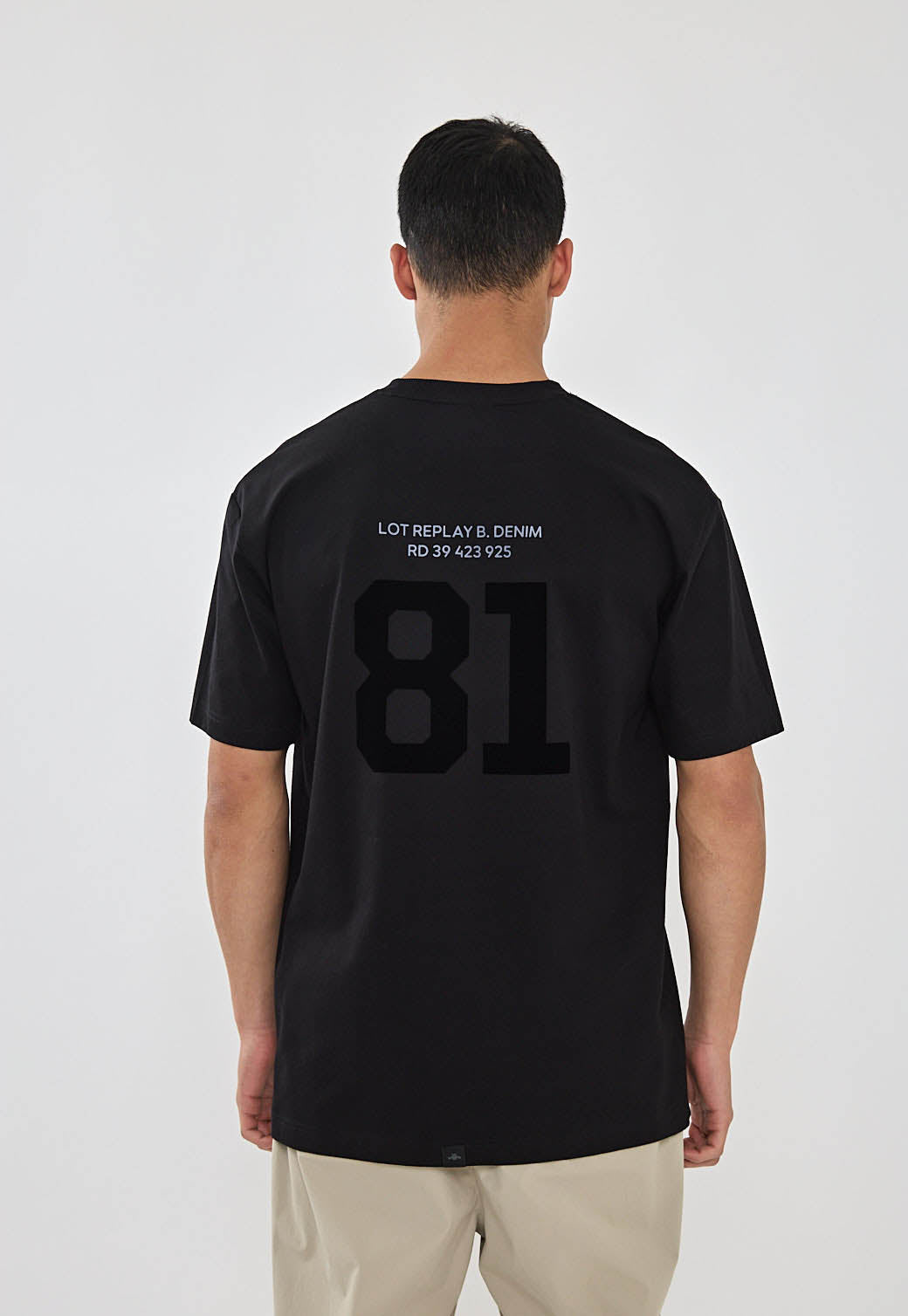 טי-שירט לגברים בצבע שחור עם הדפסים