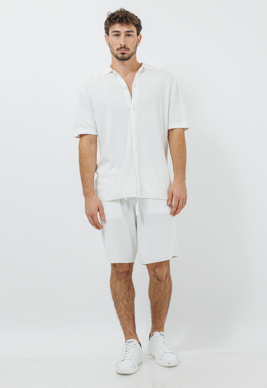 מכנסי שורט סרוגים בצבע לבן