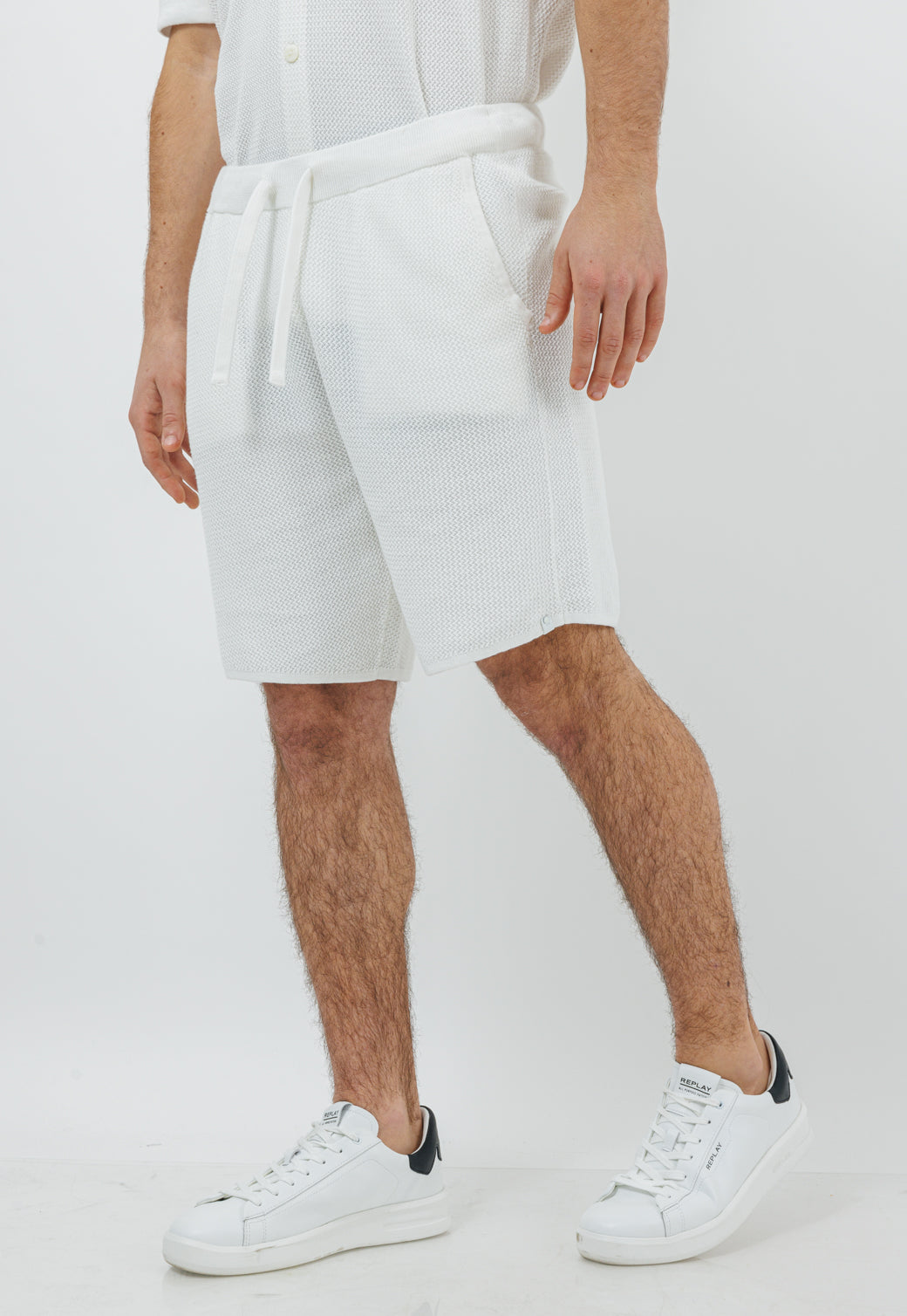 מכנסי שורט סרוגים בצבע לבן