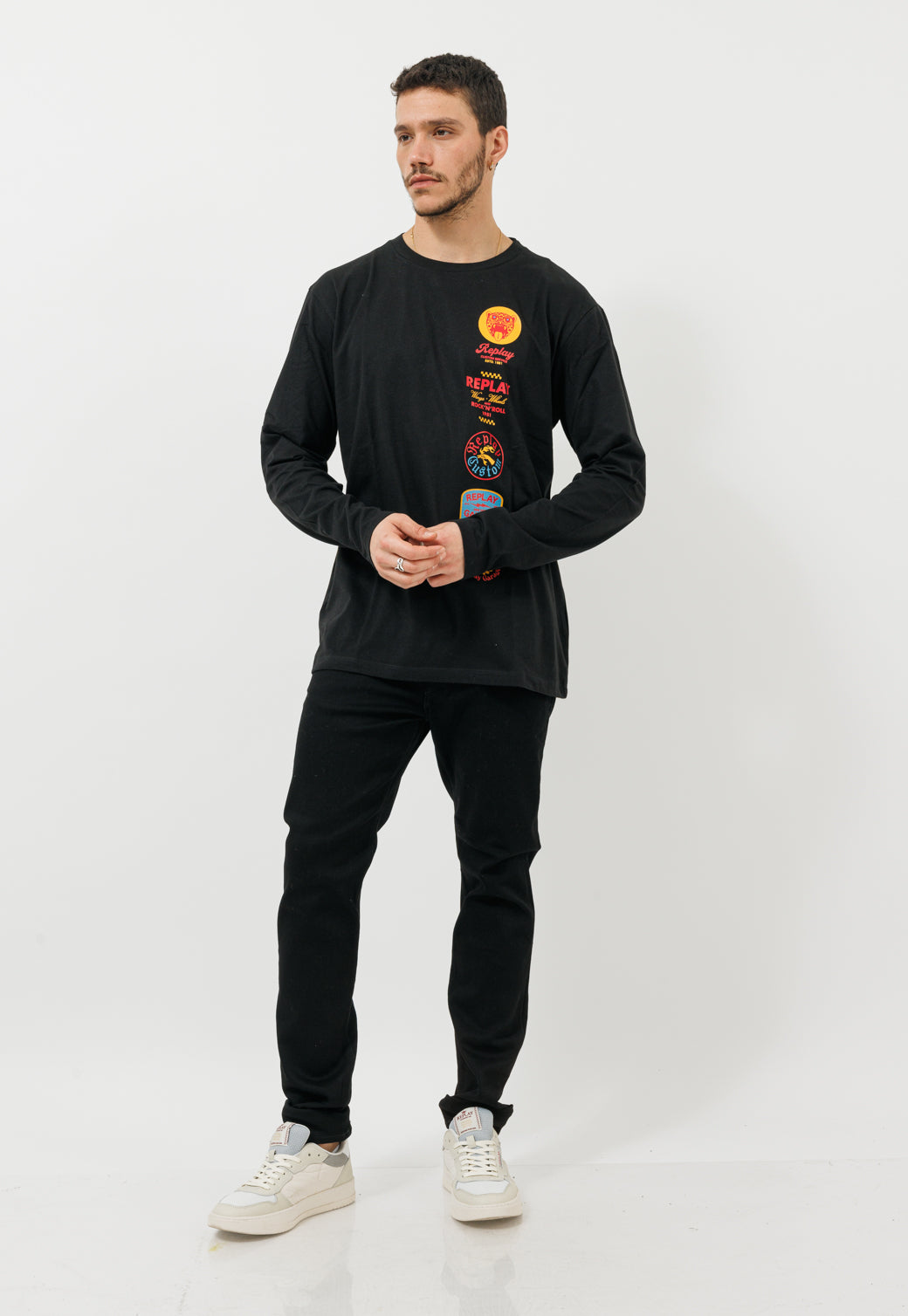 חולצת לגברים בצבע שחור