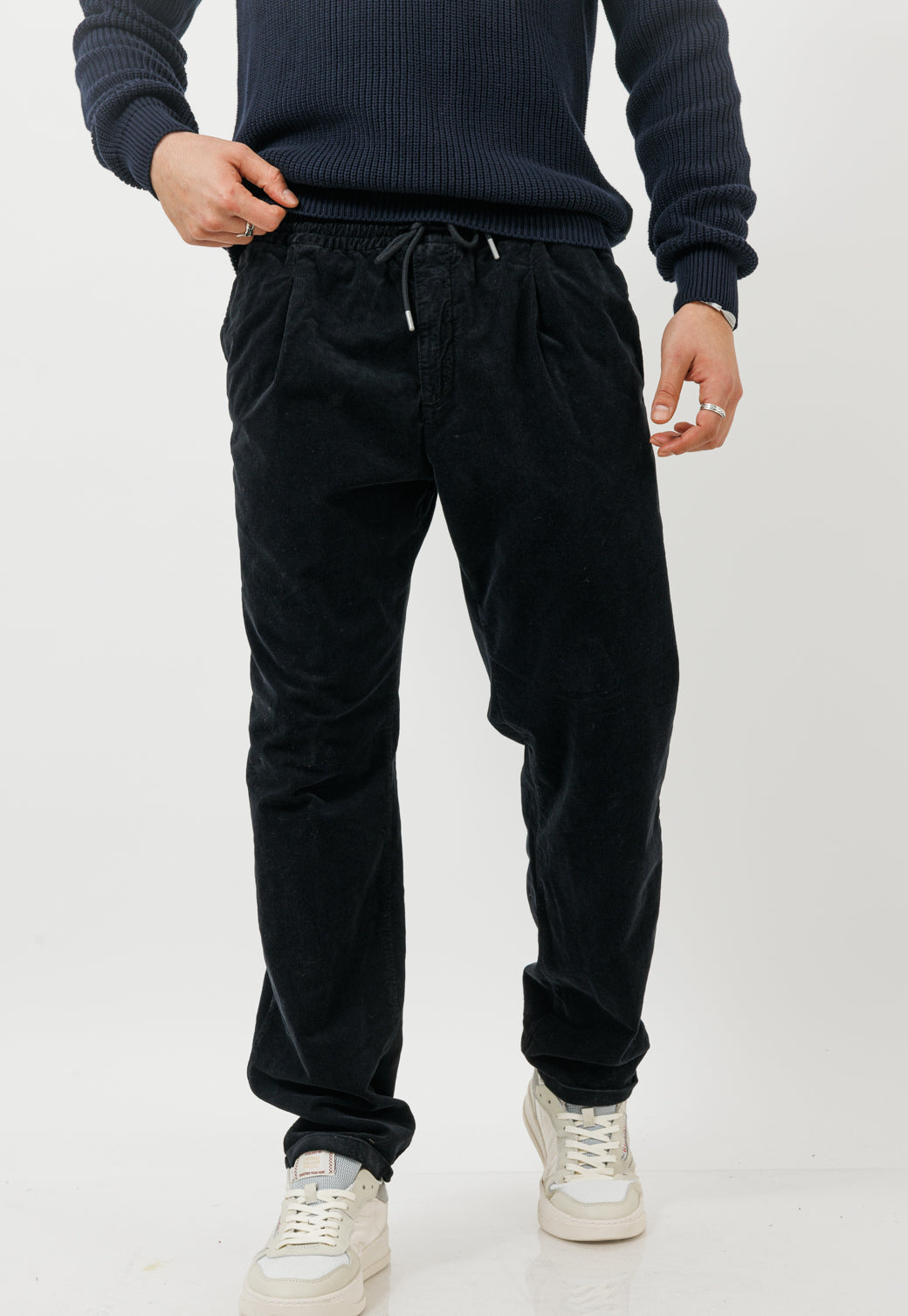 מכנסי קורדרוי לגברים בצבע שחור