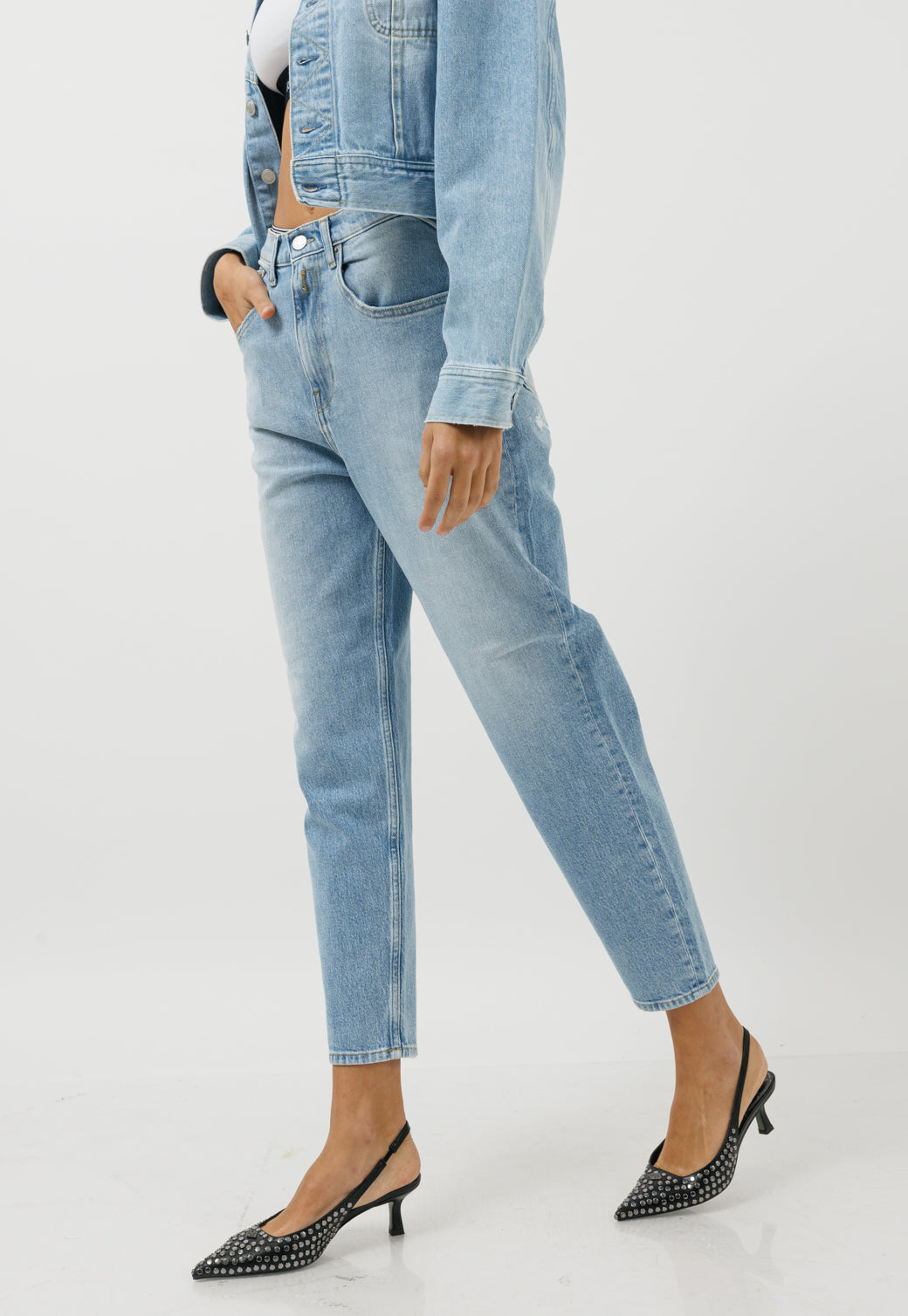 ג'ינס רחב בגזרה גבוהה בצבע כחול בהיר