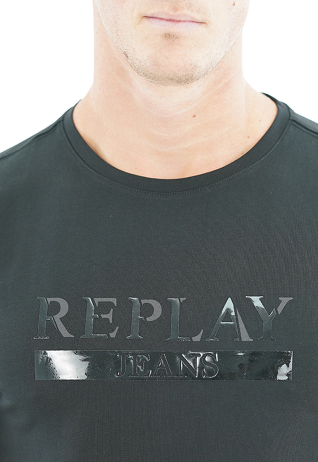 טי-שירט לגברים בצבע שחור עם לוגו מודפס