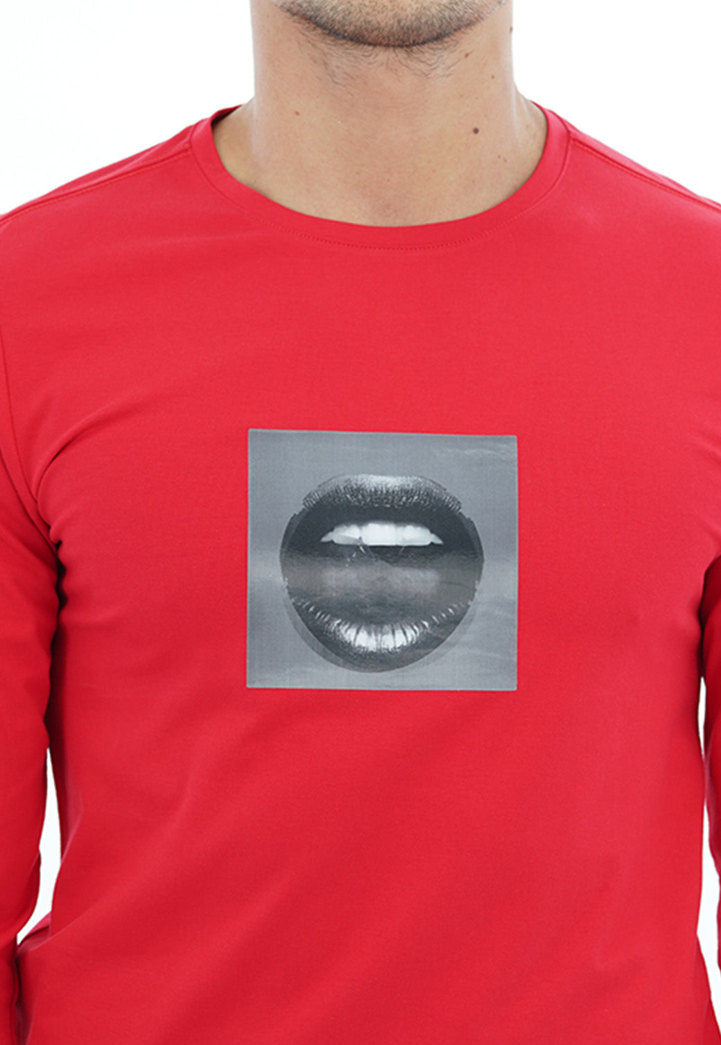 טי-שירט לגברים בצבע אדום עם הדפס גרפי