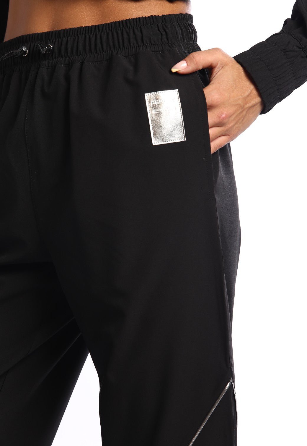 מכנסי ניילון ארוך לוגו קטן בצד שמאל | נשים BLACK / S