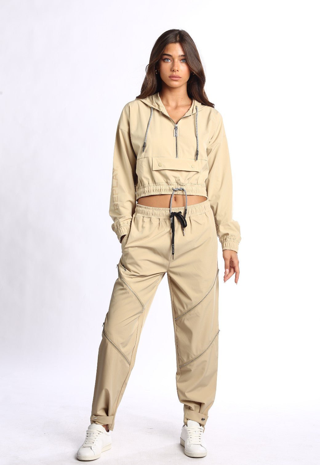 מכנסי ניילון ארוך דוגמת ריץ' רץ' ולוגו קטן בימין | נשים BROWN / S