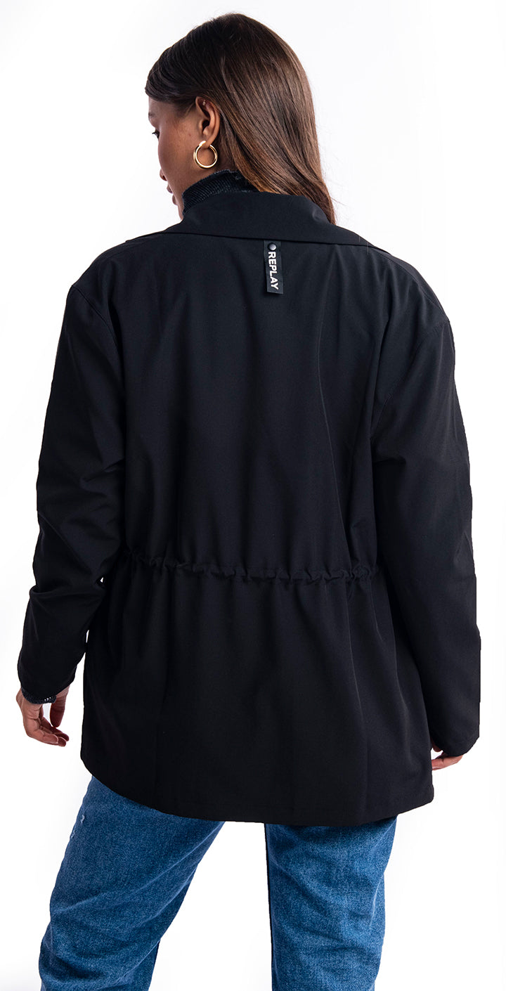 ג'קט נשים שחור בגזרה אלגנטית