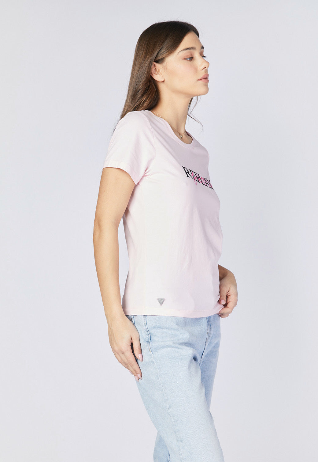 טי שירט קצרה עם הדפס לוגו כפול בחזית נשים