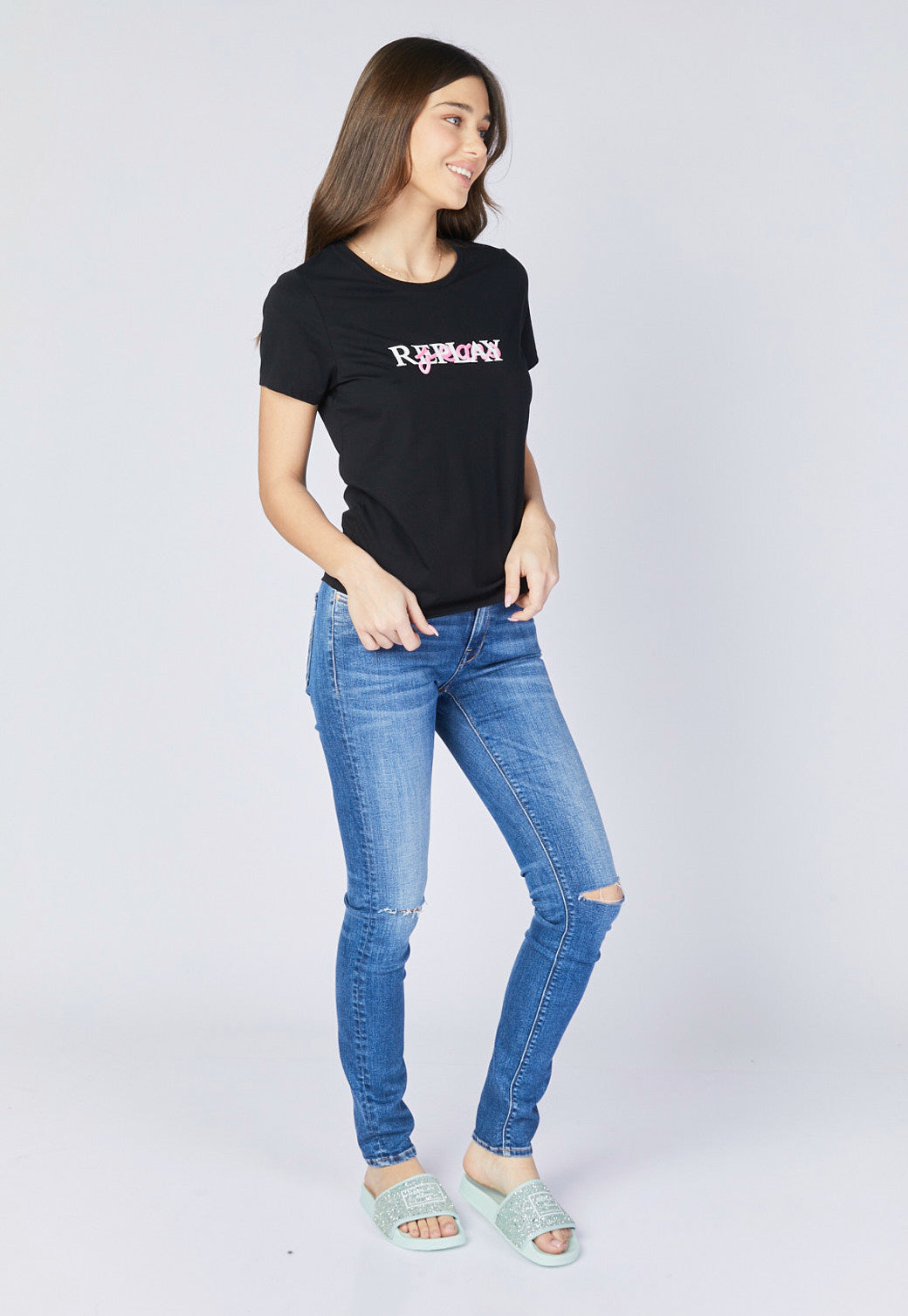 טי שירט קצרה עם הדפס לוגו כפול בחזית נשים