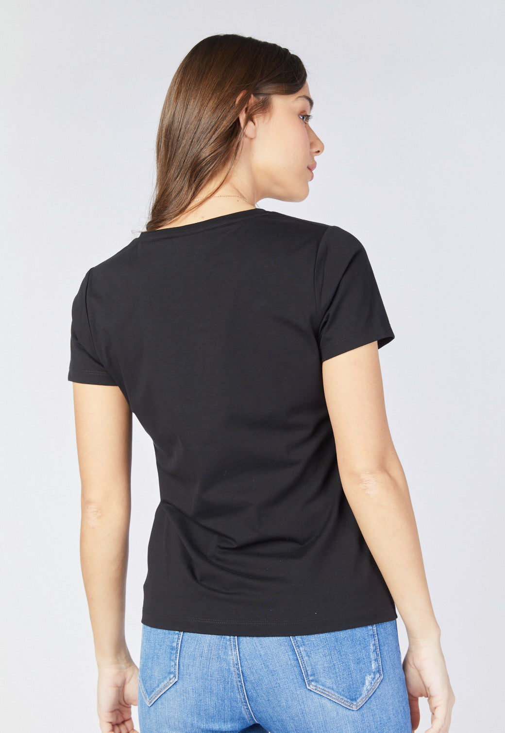 טי שירט קצרה עם הדפס לוגו מטאלי בחזית נשים