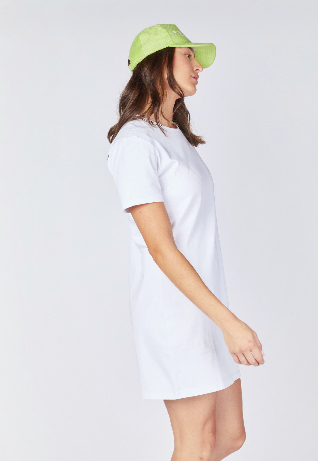 שמלת טי שירט קצרה עם הדפס לוגו בגב נשים