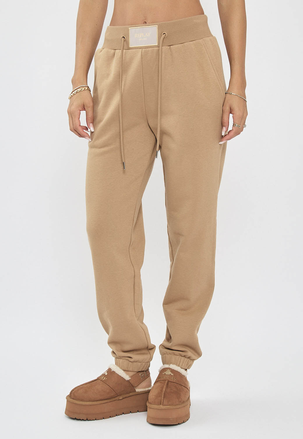 מכנסי טרנינג לנשים בצבע קאמל