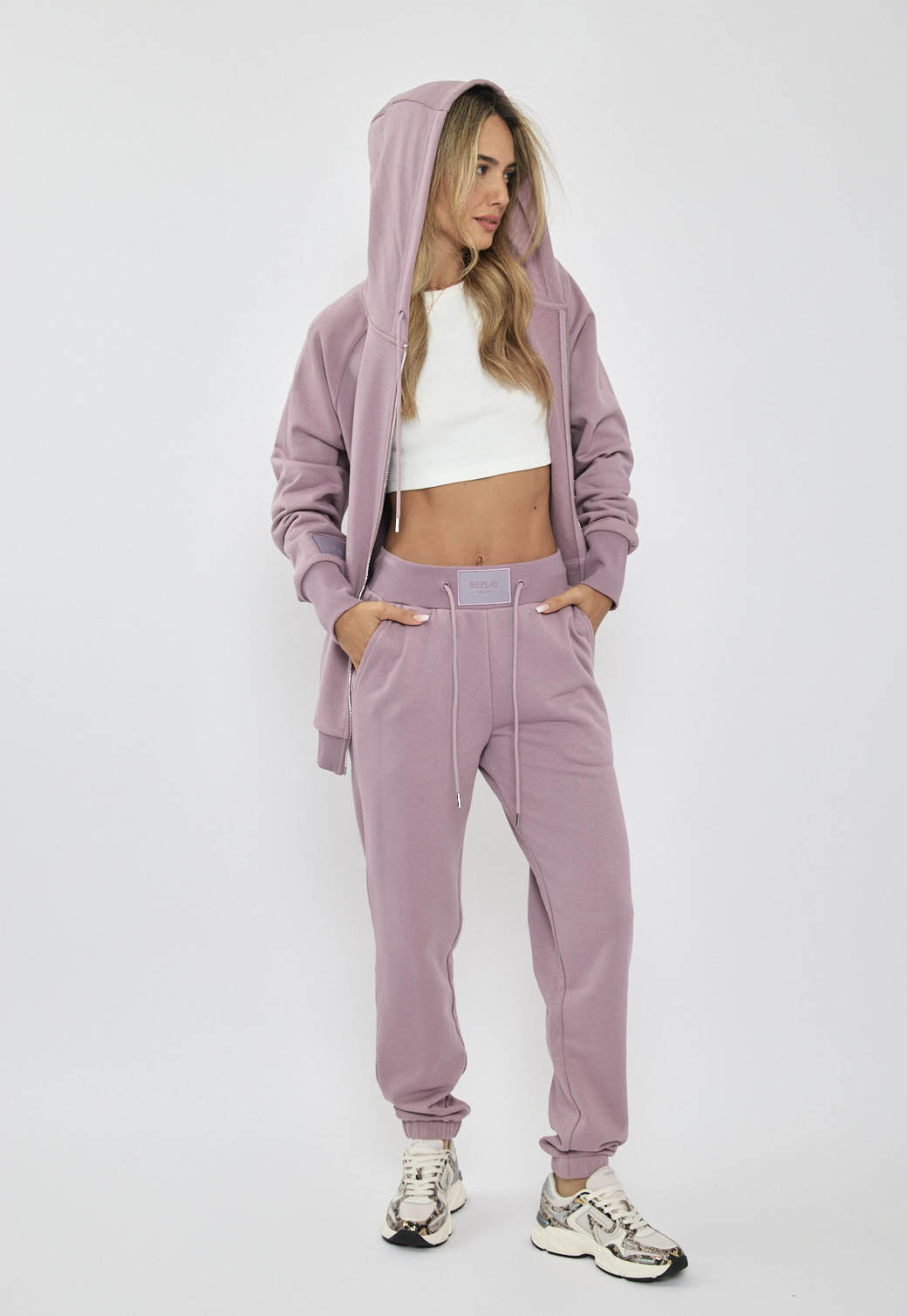 מכנסי טרנינג לנשים בצבע סגול בהיר