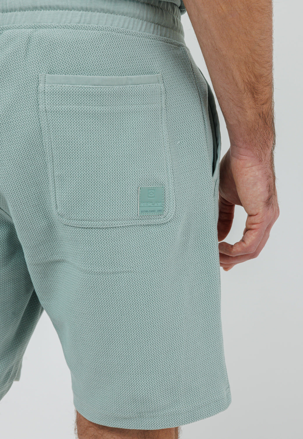 מכנסיים קצרים לגברים בצבע ירוק