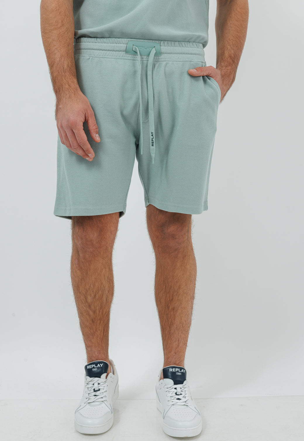 מכנסיים קצרים לגברים ירוק מרווה בעיצוב קז’ואל
