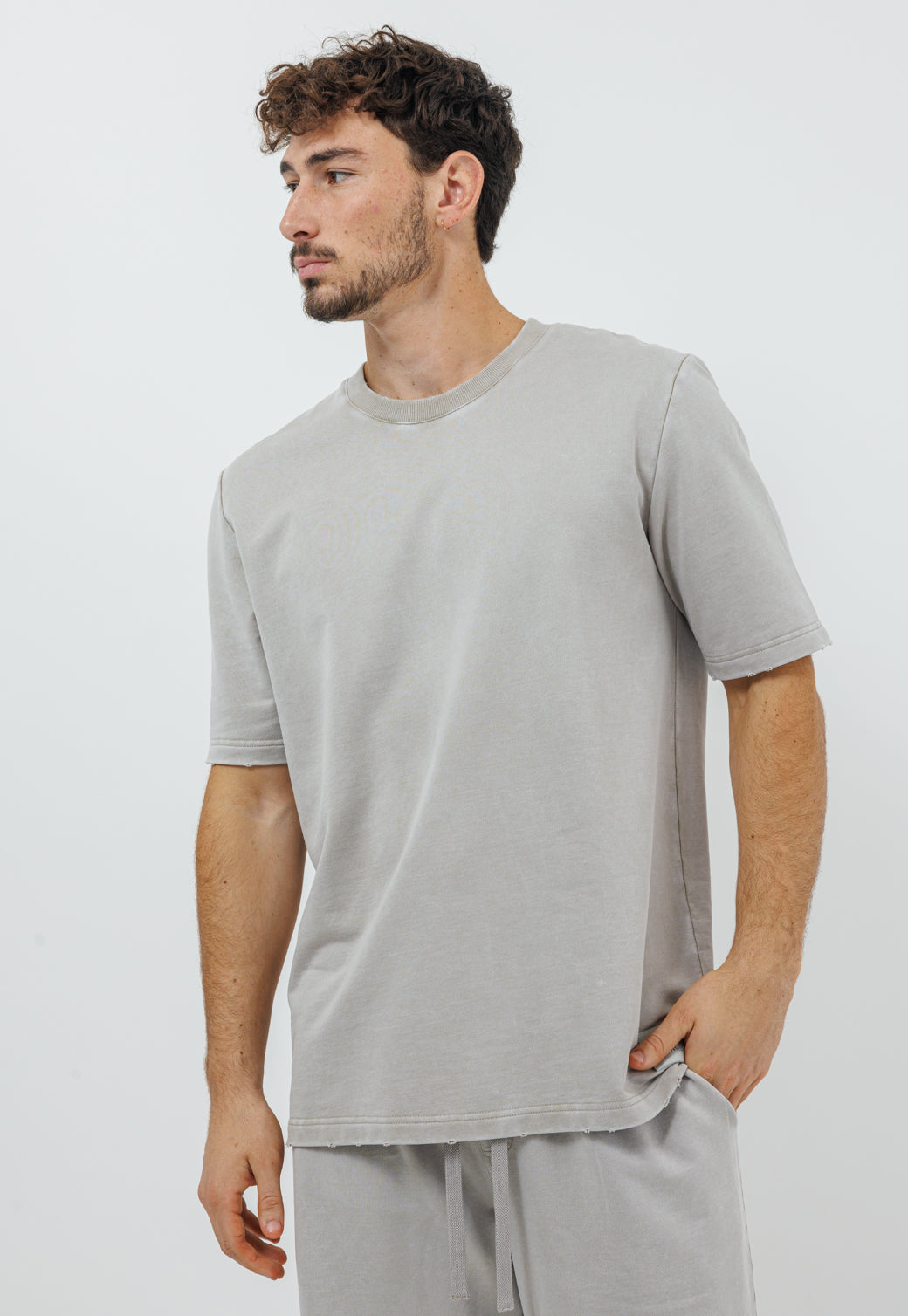 טי שירט אוברסייז לגברים בצבע בז׳