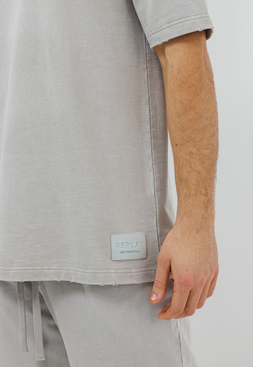 טי שירט אוברסייז לגברים בצבע בז׳