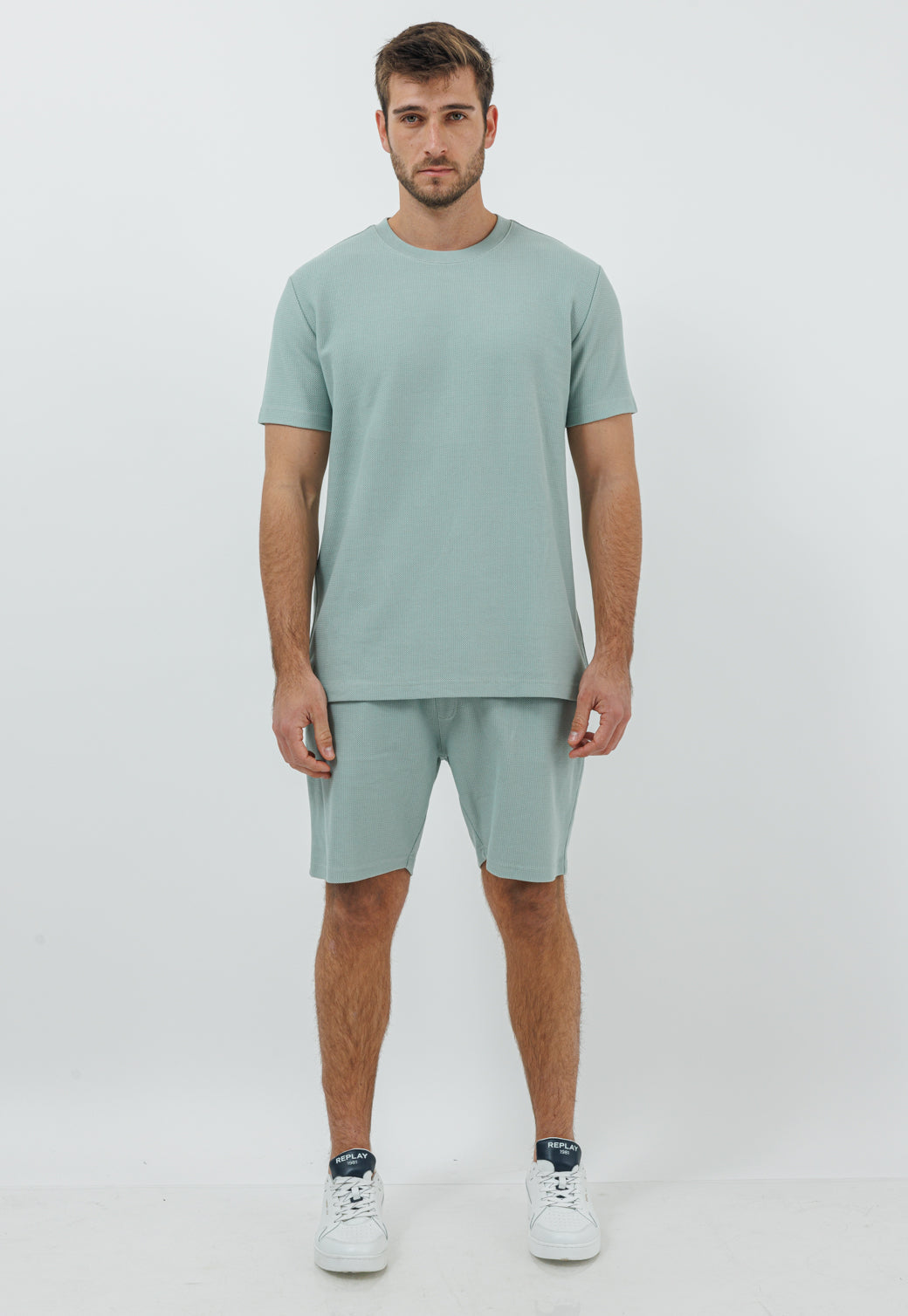 טי-שירט אוברסייז לגברים ירוק מרווה בעיצוב נקי