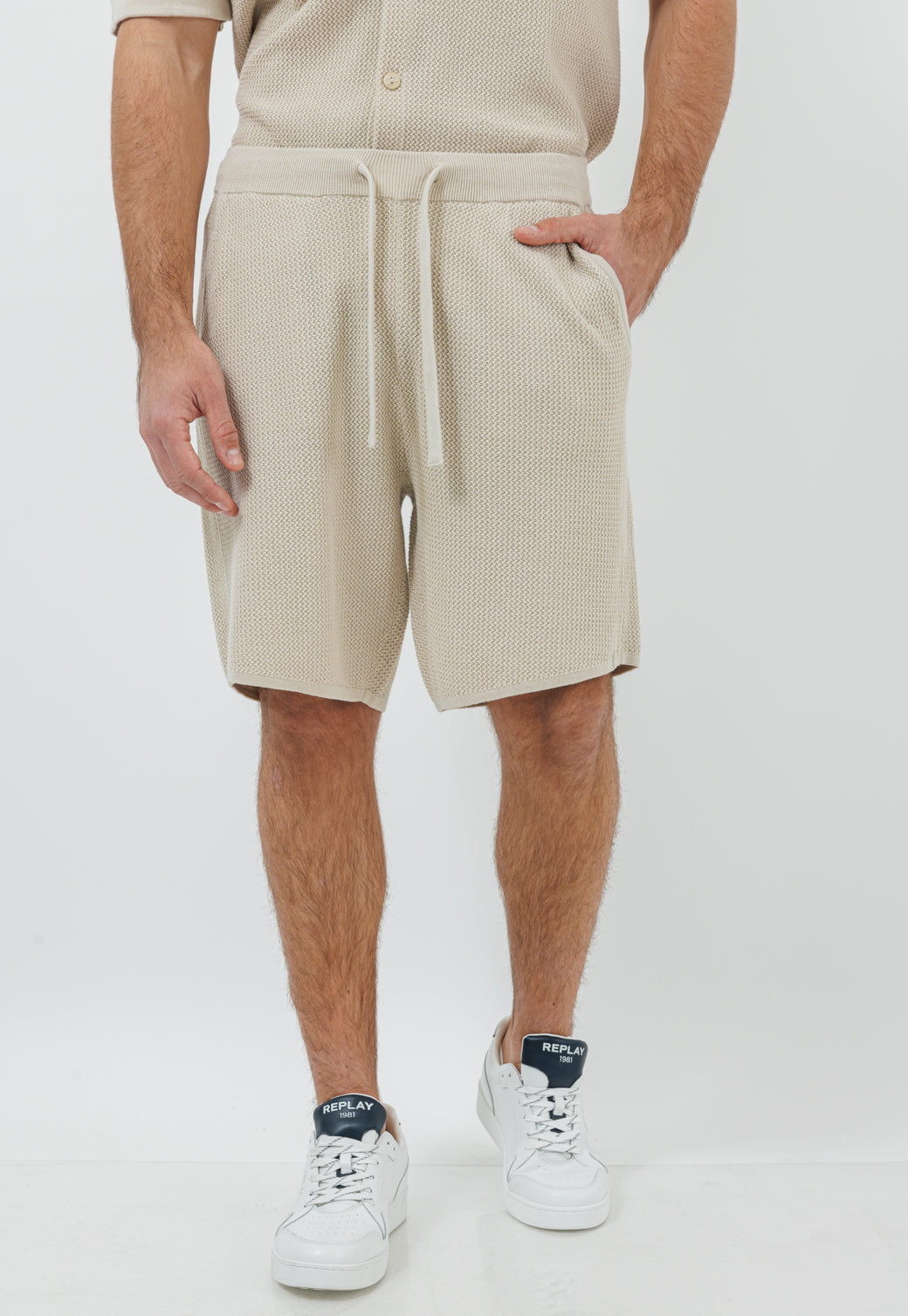 מכנסי סריג קצרים לגברים בצבע אבן