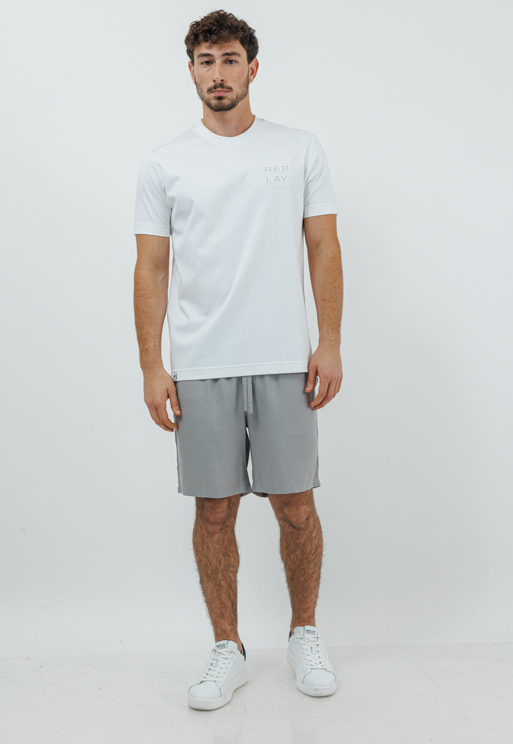 שם מוצר: טי-שירט לגברים בצבע לבן עם הדפס לוגו