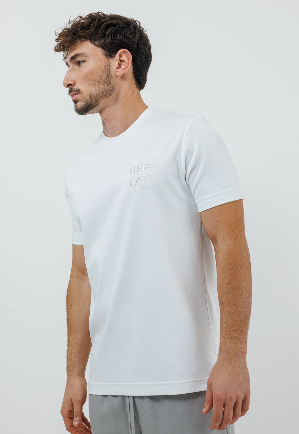 שם מוצר: טי-שירט לגברים בצבע לבן עם הדפס לוגו