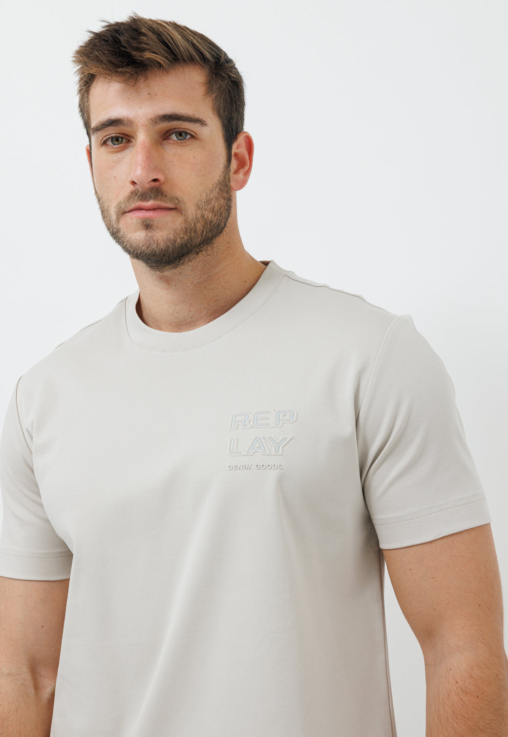 טי שירט לגברים בצבע אבן עם הדפס