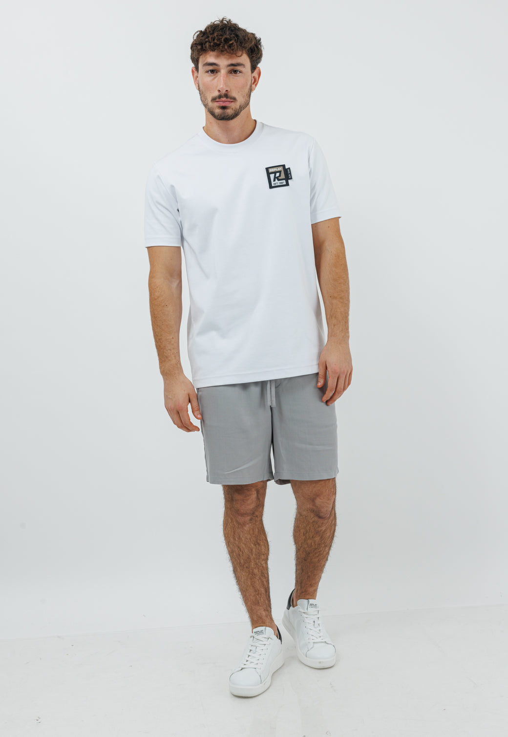 טי־שירט לגברים בצבע לבן