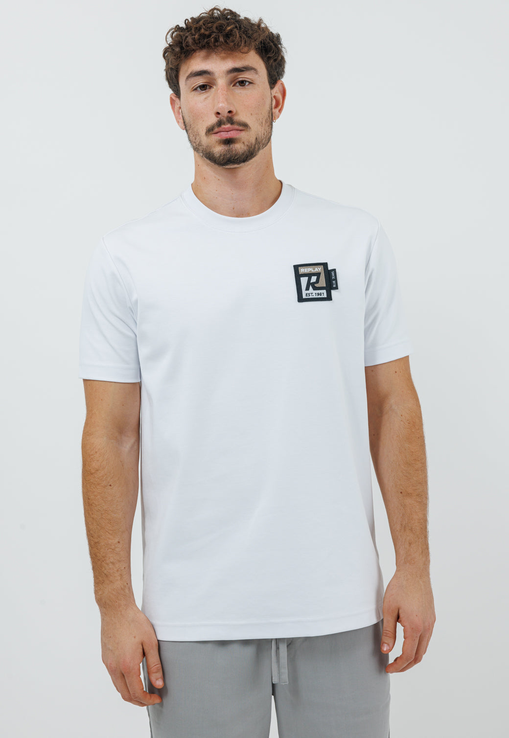 טי־שירט לגברים בצבע לבן