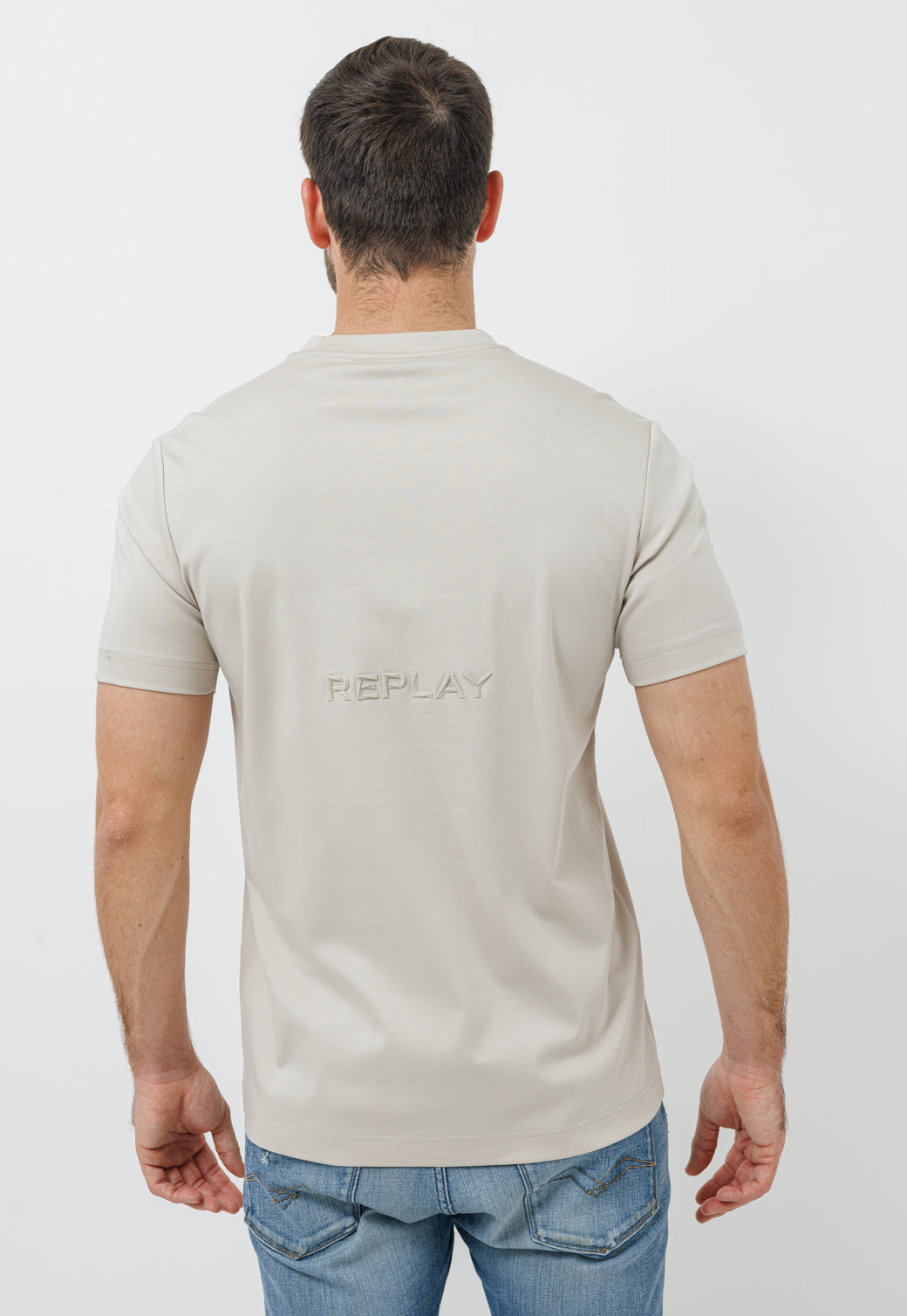 טי שירט לגברים בצבע אבן עם לוגו