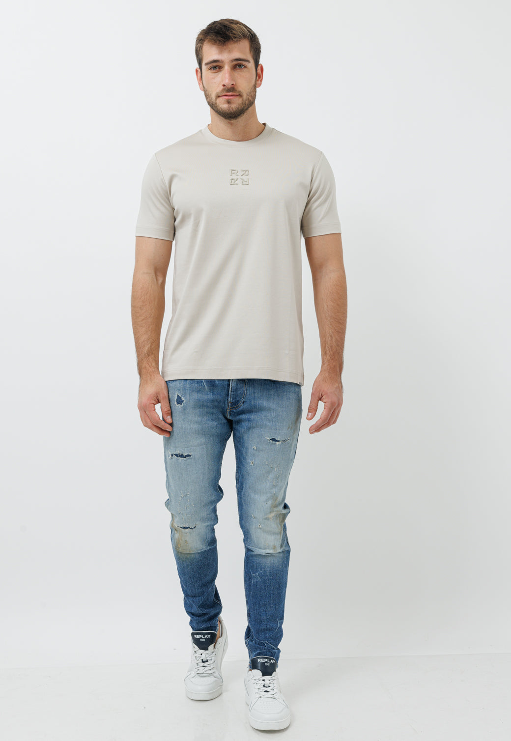 טי שירט לגברים בצבע אבן עם לוגו