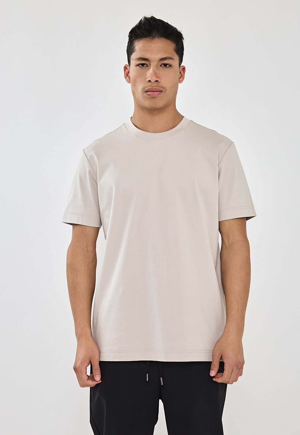 טי-שירט לגברים בצבע אבן עם תג גב