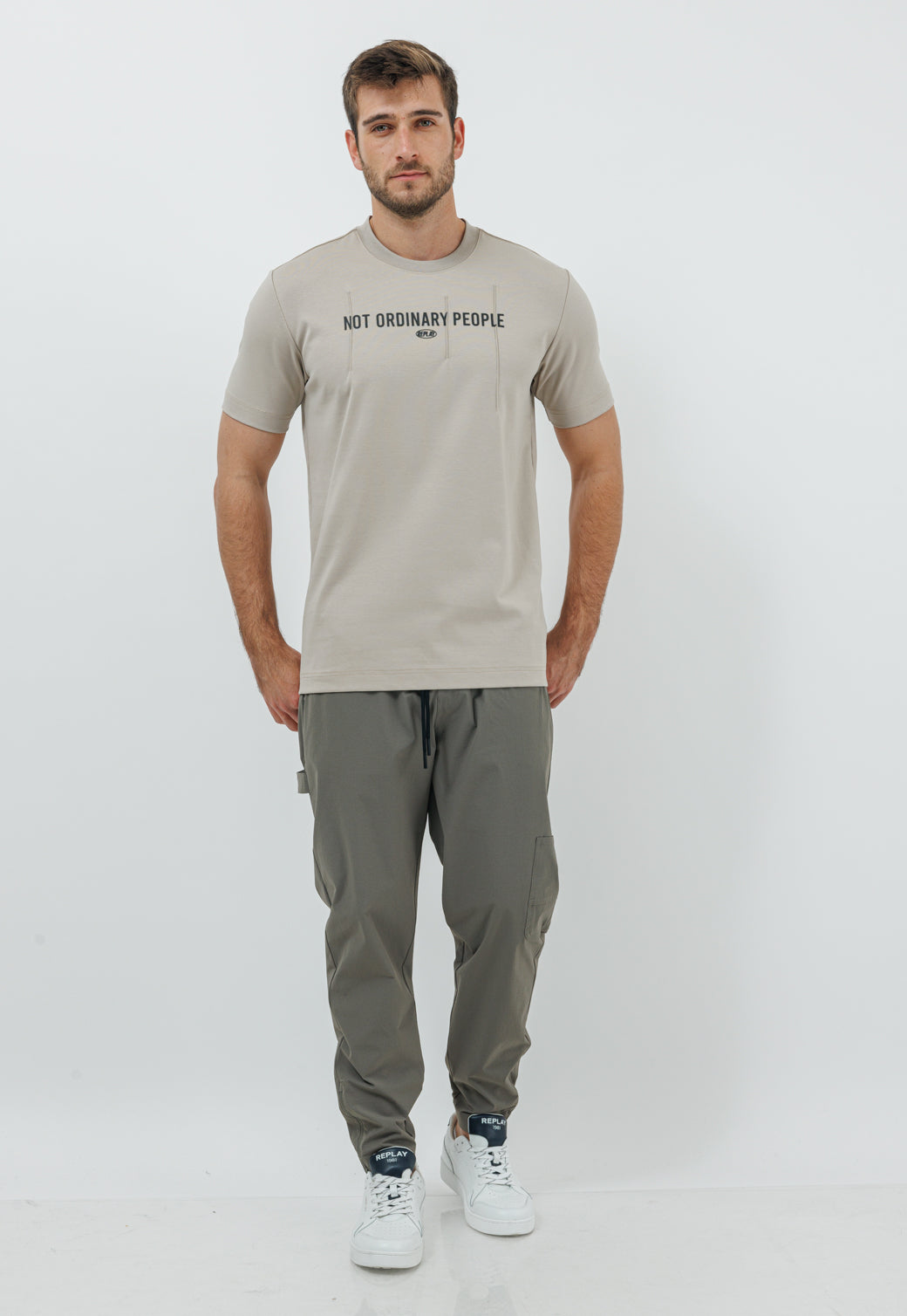 טי-שירט לגברים בצבע אבן עם הדפס