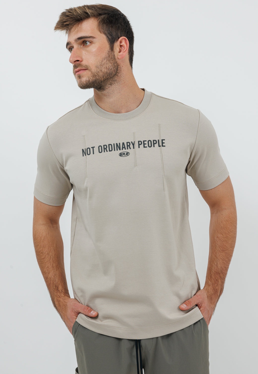 טי-שירט לגברים בצבע אבן עם הדפס