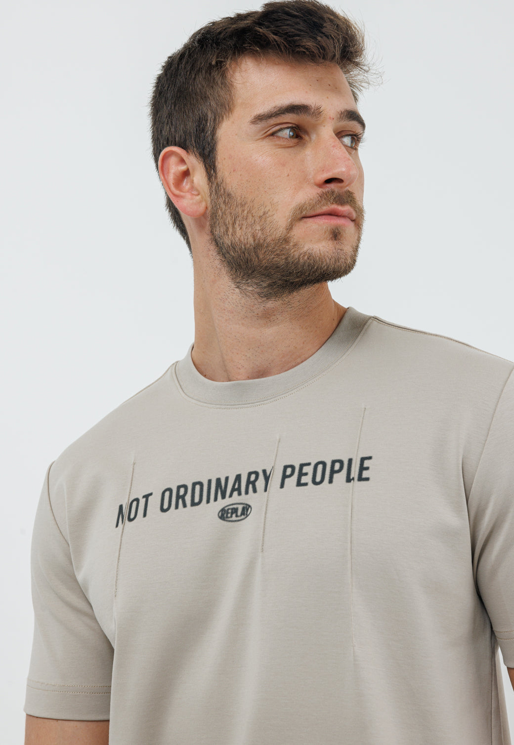 טי-שירט לגברים בצבע אבן עם הדפס