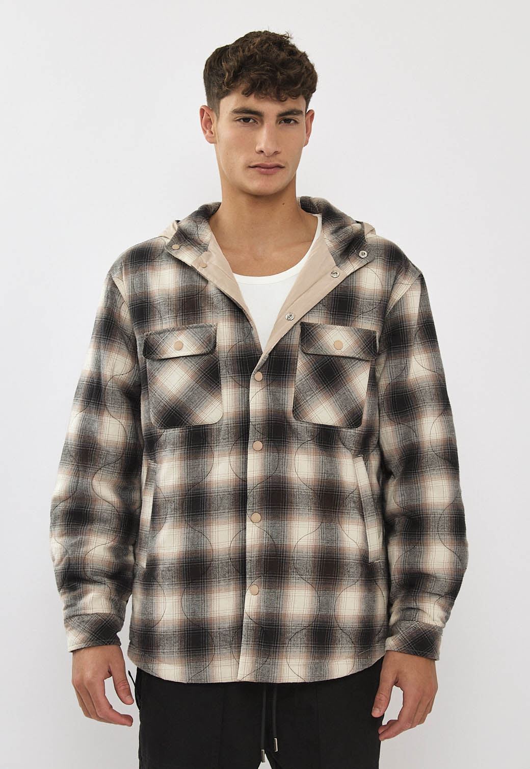 ג׳קט פלאנל דו־צדדי לגברים בצבע חום משובץ/בז׳ עם קפוצ׳ון