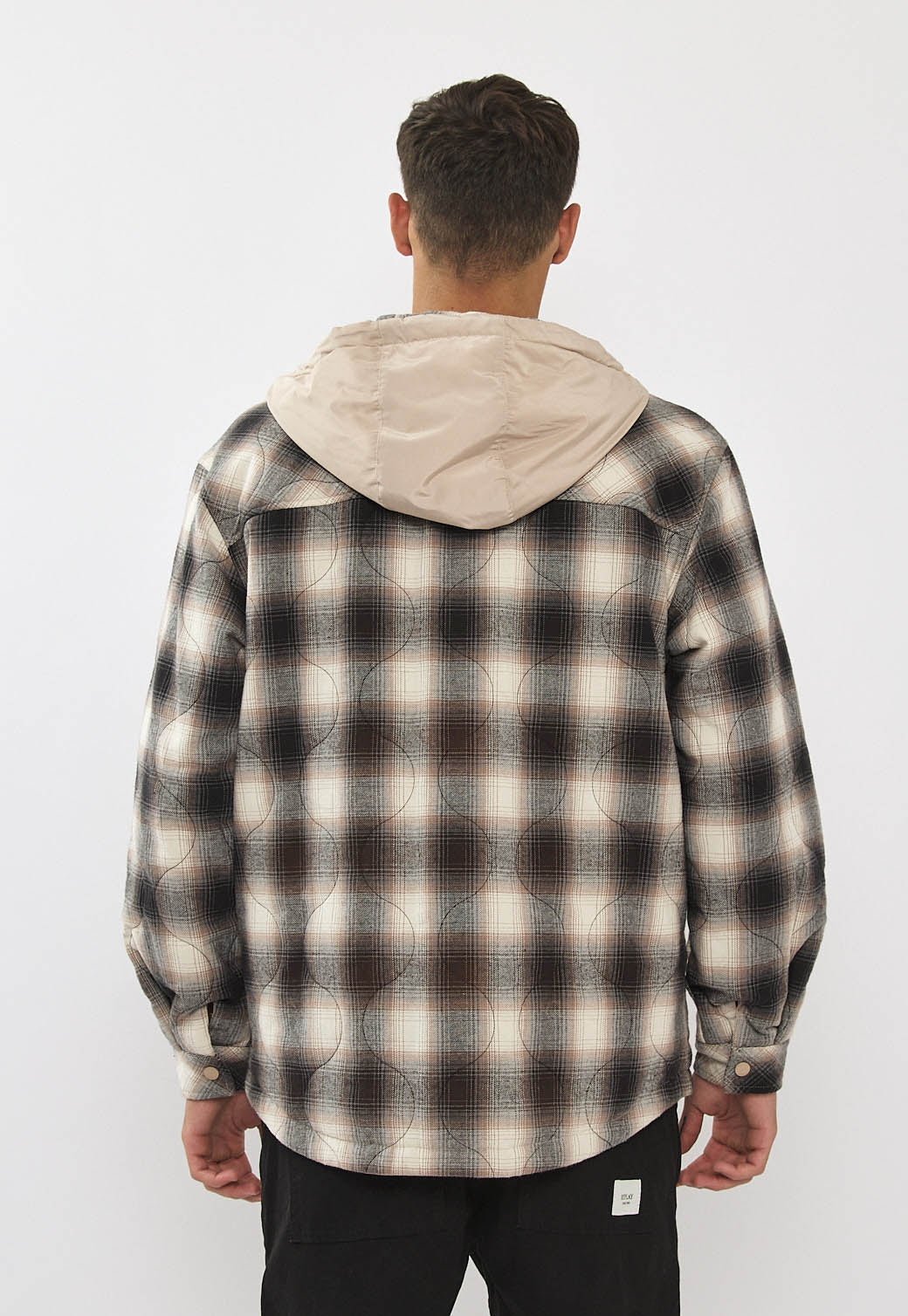 ג׳קט פלאנל דו־צדדי לגברים בצבע חום משובץ/בז׳ עם קפוצ׳ון